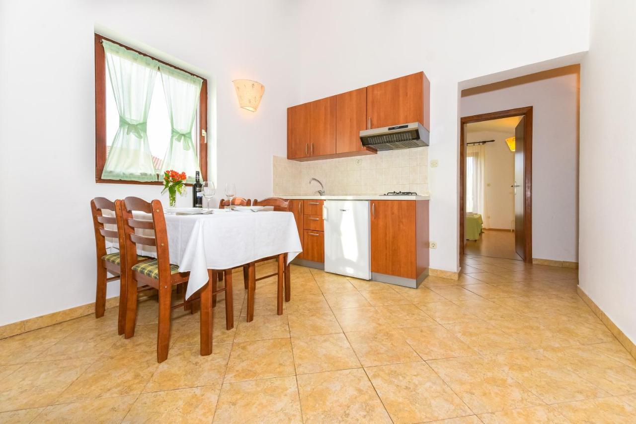 Apartments Adria Biograd Na Moru Bagian luar foto