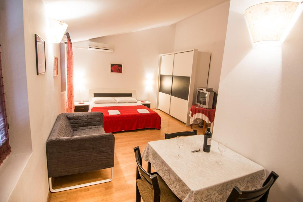 Apartments Adria Biograd Na Moru Bagian luar foto